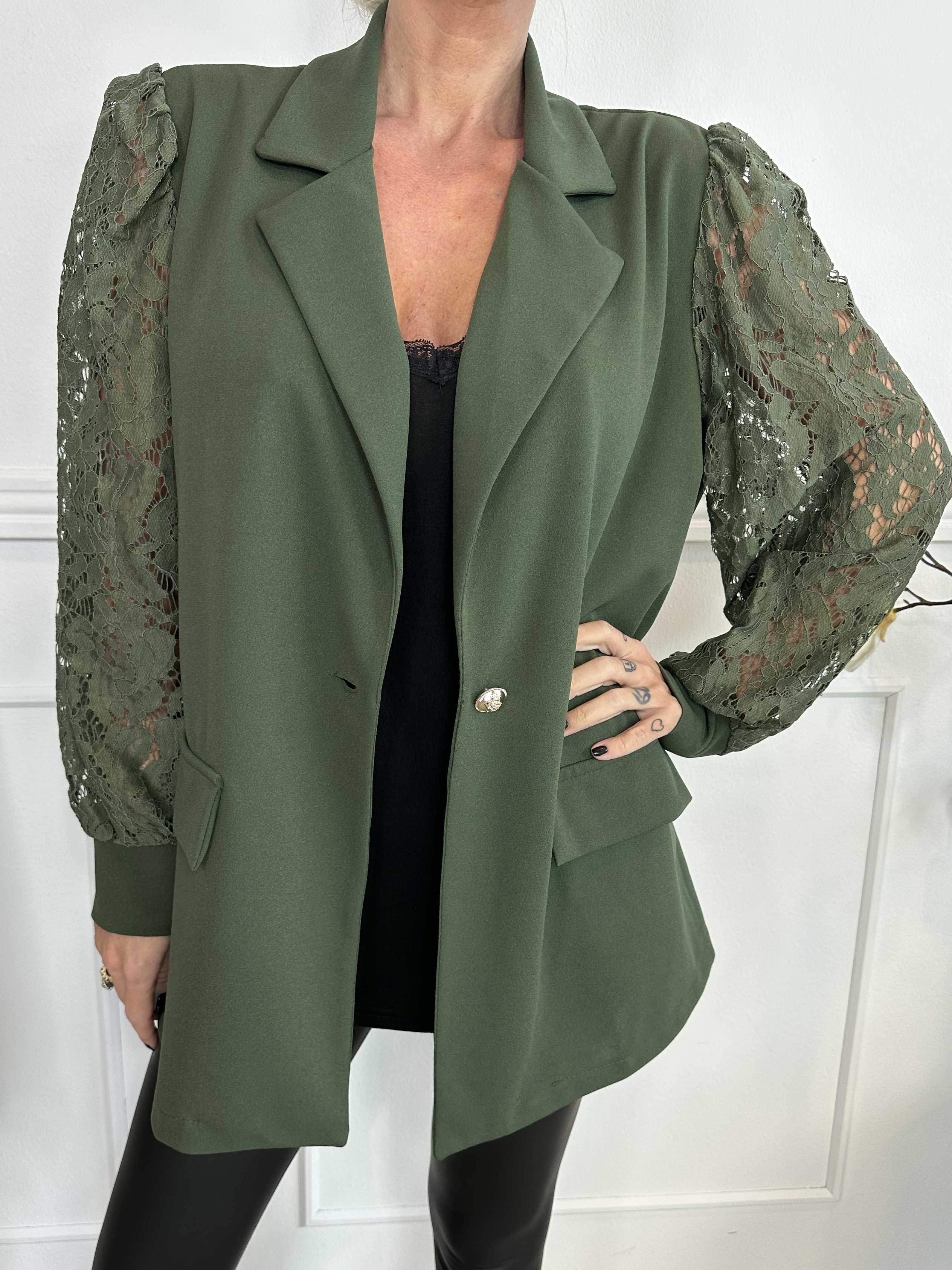 Kata Lace - Oversized blazer med ärmar i spets